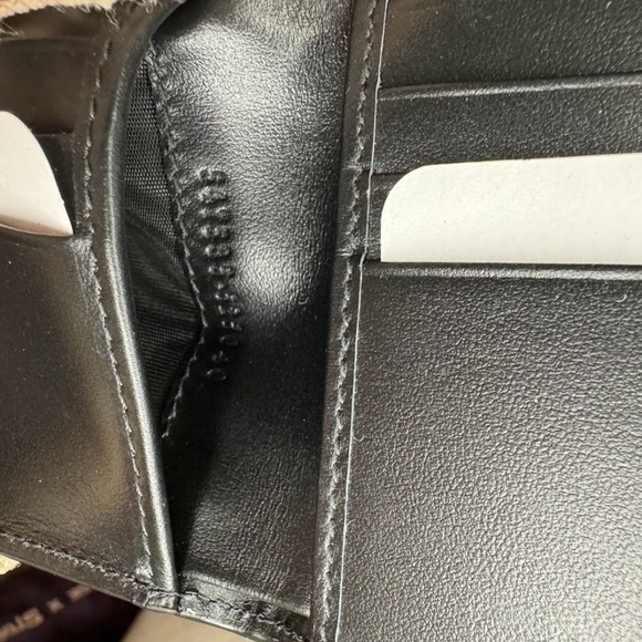 Gucci Black Leather Bifold Wallet w/Gold Logo Print - Picture 7 of 11